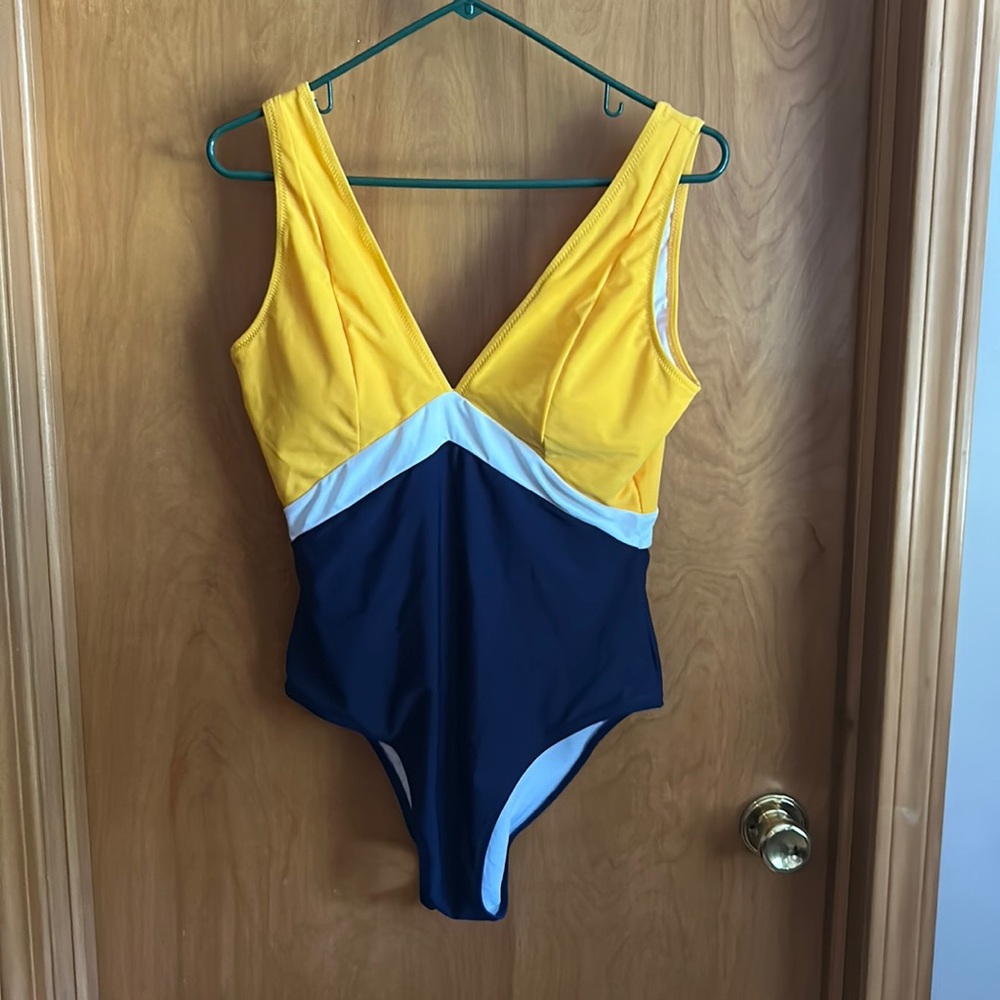 Cupshe swimsuit